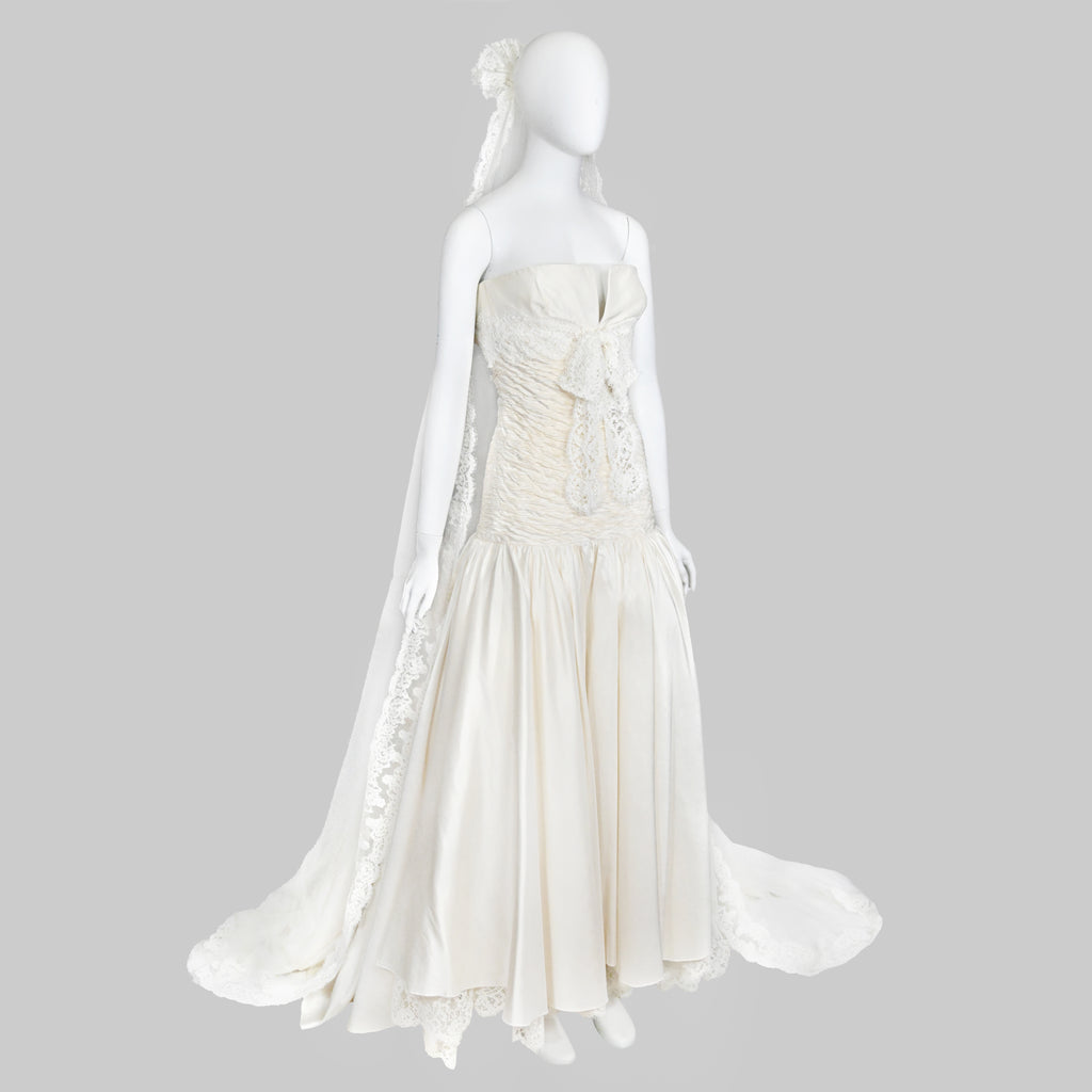 Valentino Sposa Silk Wedding Dress & Cathedral Lace Veil