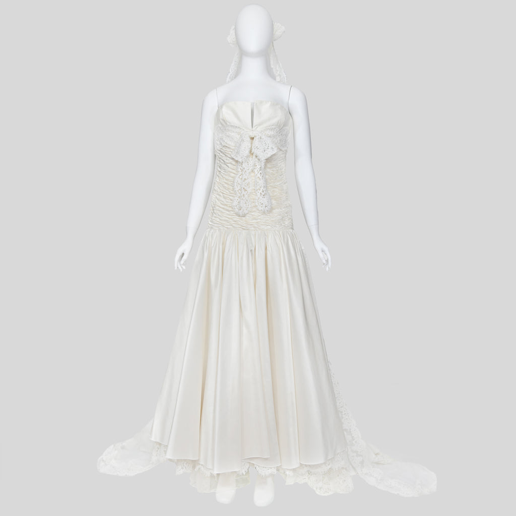 Valentino Sposa Silk Wedding Dress & Cathedral Lace Veil