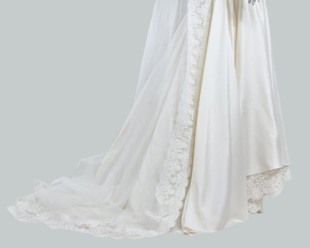 Valentino Sposa Silk Wedding Dress & Cathedral Lace Veil