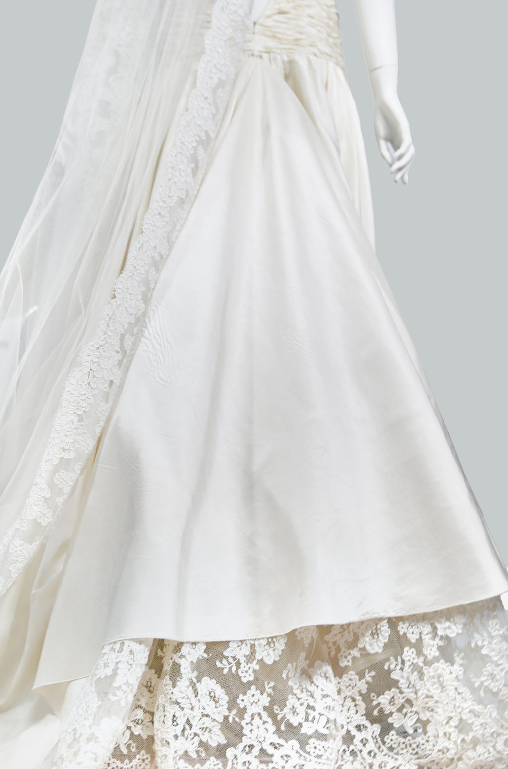 Valentino Sposa Silk Wedding Dress & Cathedral Lace Veil