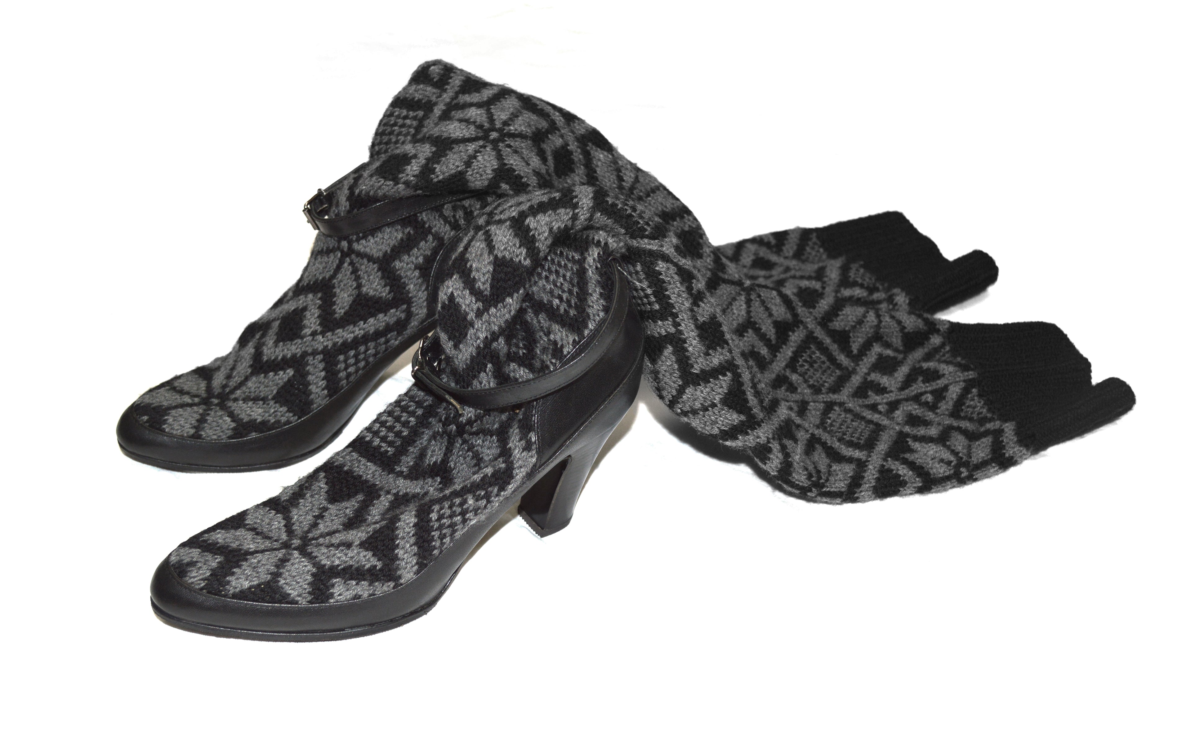 Veronique Branquinho FW 2006 Printed Knit Boots